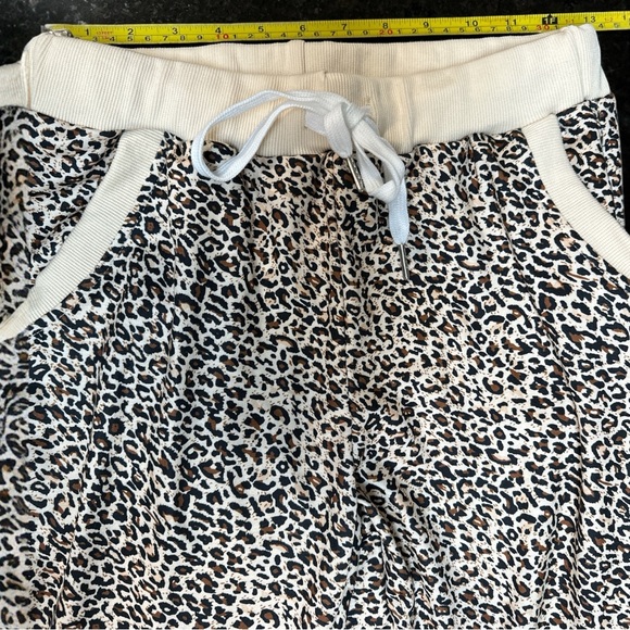 Leopard PrintDrawstring Pajama Pants with‎ Cream Accents Pockets Soft - Picture 3 of 5